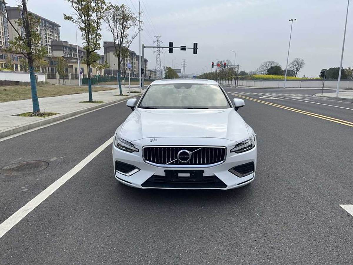 沃爾沃 S60L  2021款 T4 智逸豪華版圖片