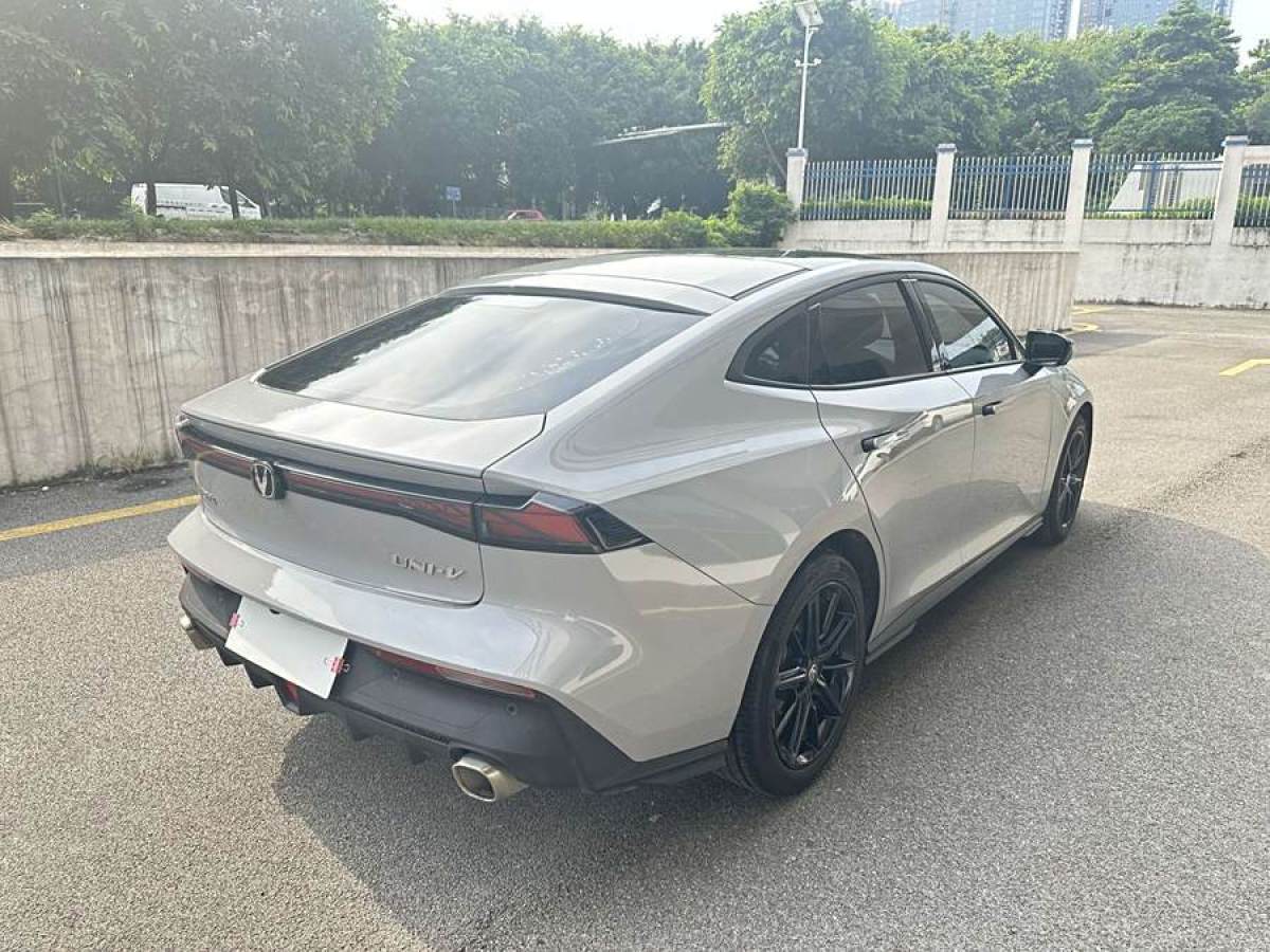 長(zhǎng)安 長(zhǎng)安UNI-V  2022款 1.5T 尊貴型圖片