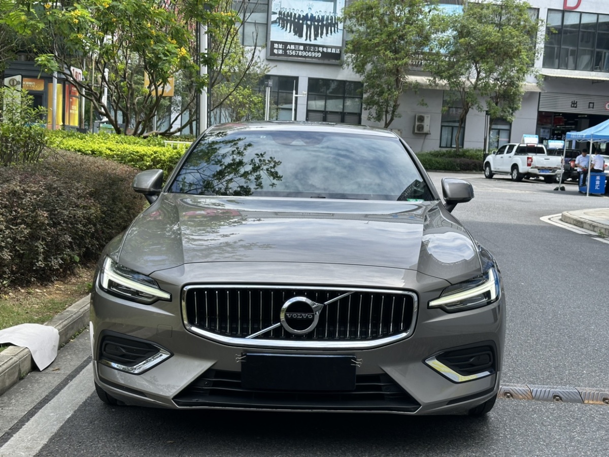 沃爾沃 S60L  2022款 B4 智遠(yuǎn)豪華版圖片