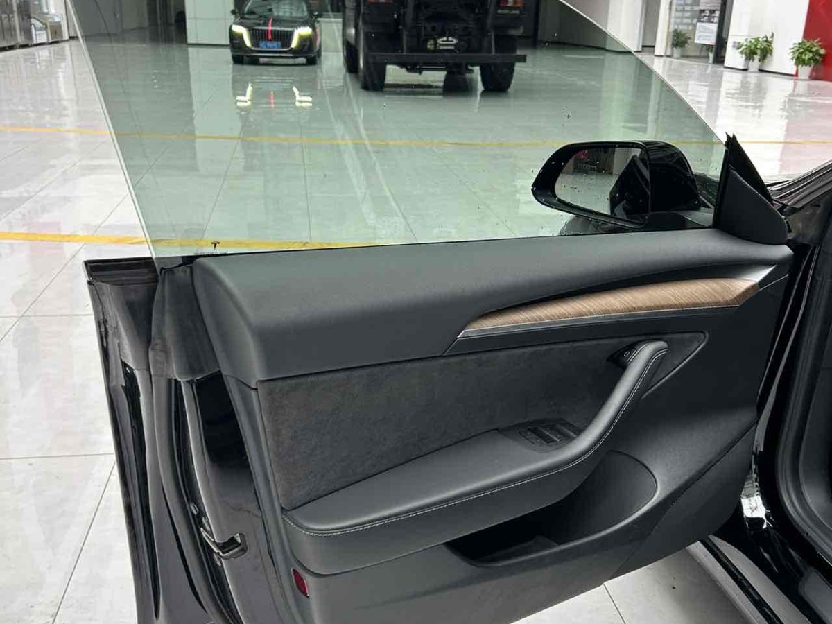 特斯拉 Model 3  2019款 標(biāo)準(zhǔn)續(xù)航后驅(qū)升級(jí)版圖片