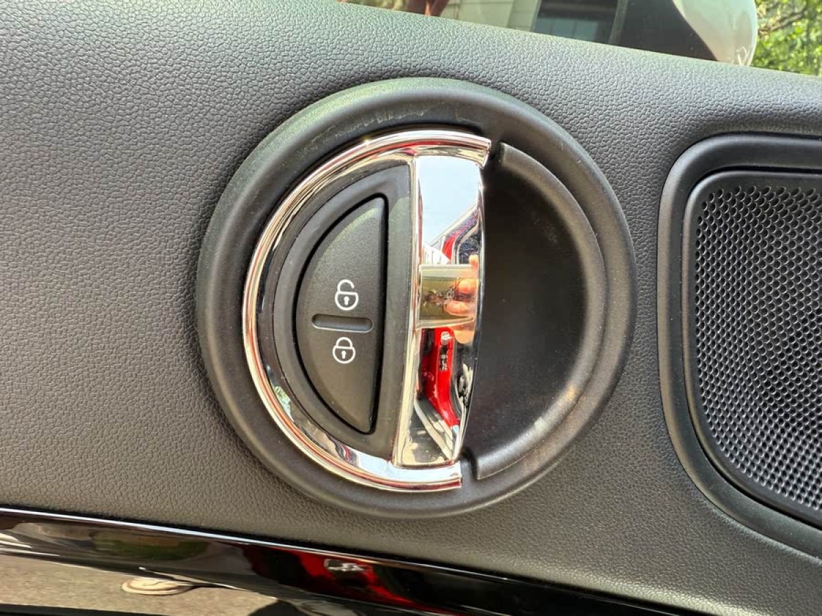 MINI COUNTRYMAN  2019款 1.5T COOPER ALL4 藝術(shù)家周末旅行版圖片
