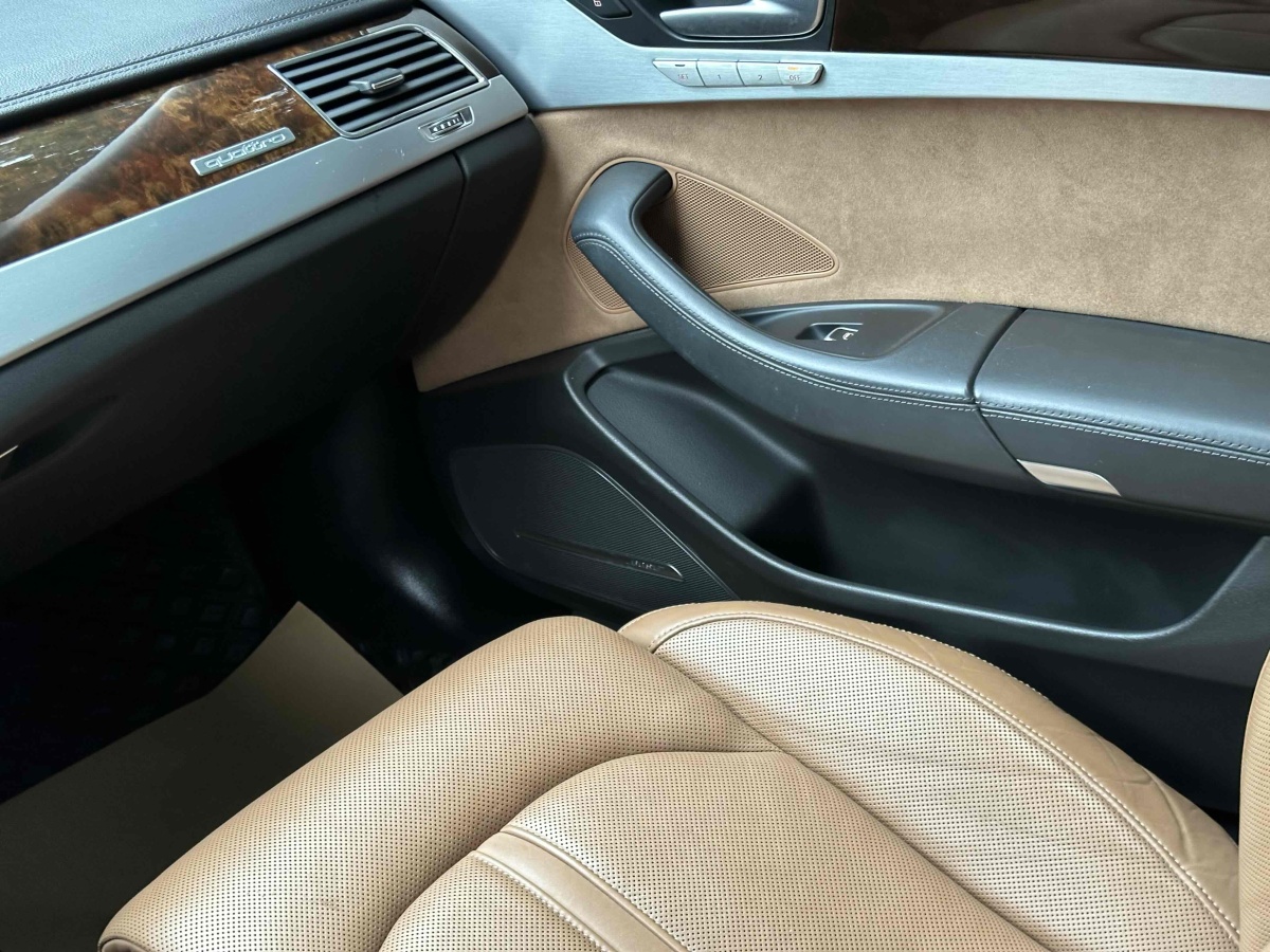 奧迪 奧迪A8  2014款 A8L 45 TFSI quattro豪華型圖片