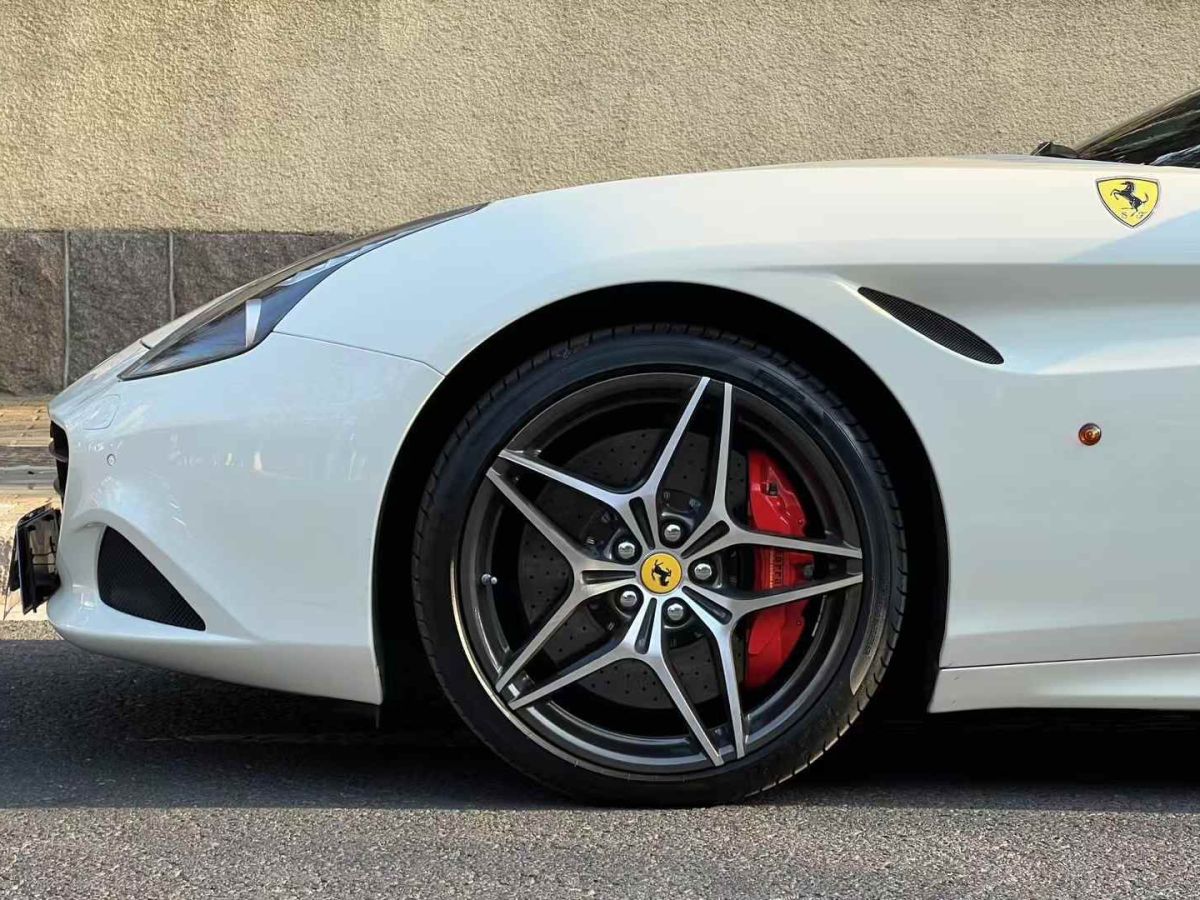 法拉利 GTC4Lusso  2017款 3.9T V8圖片