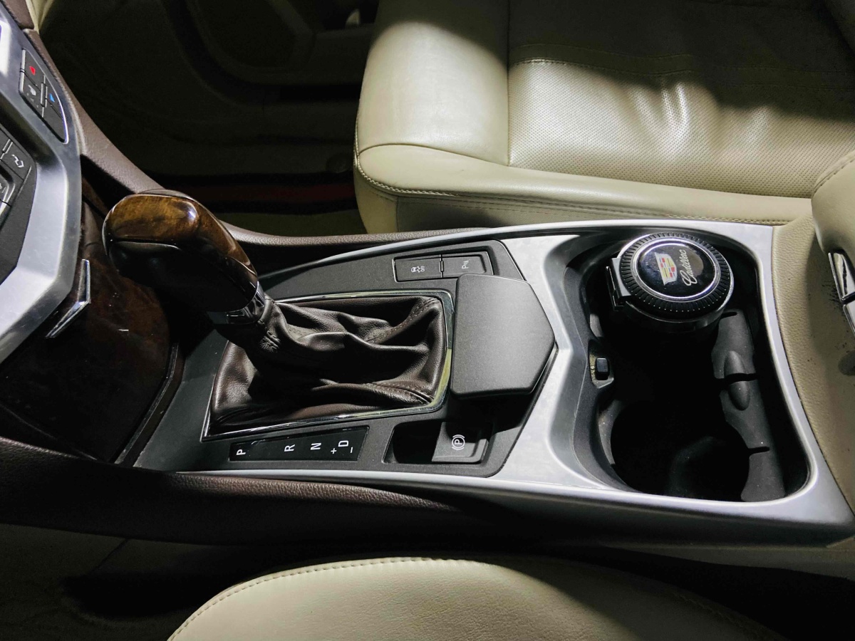 凯迪拉克 SRX  2010款 3.0L 豪华版图片