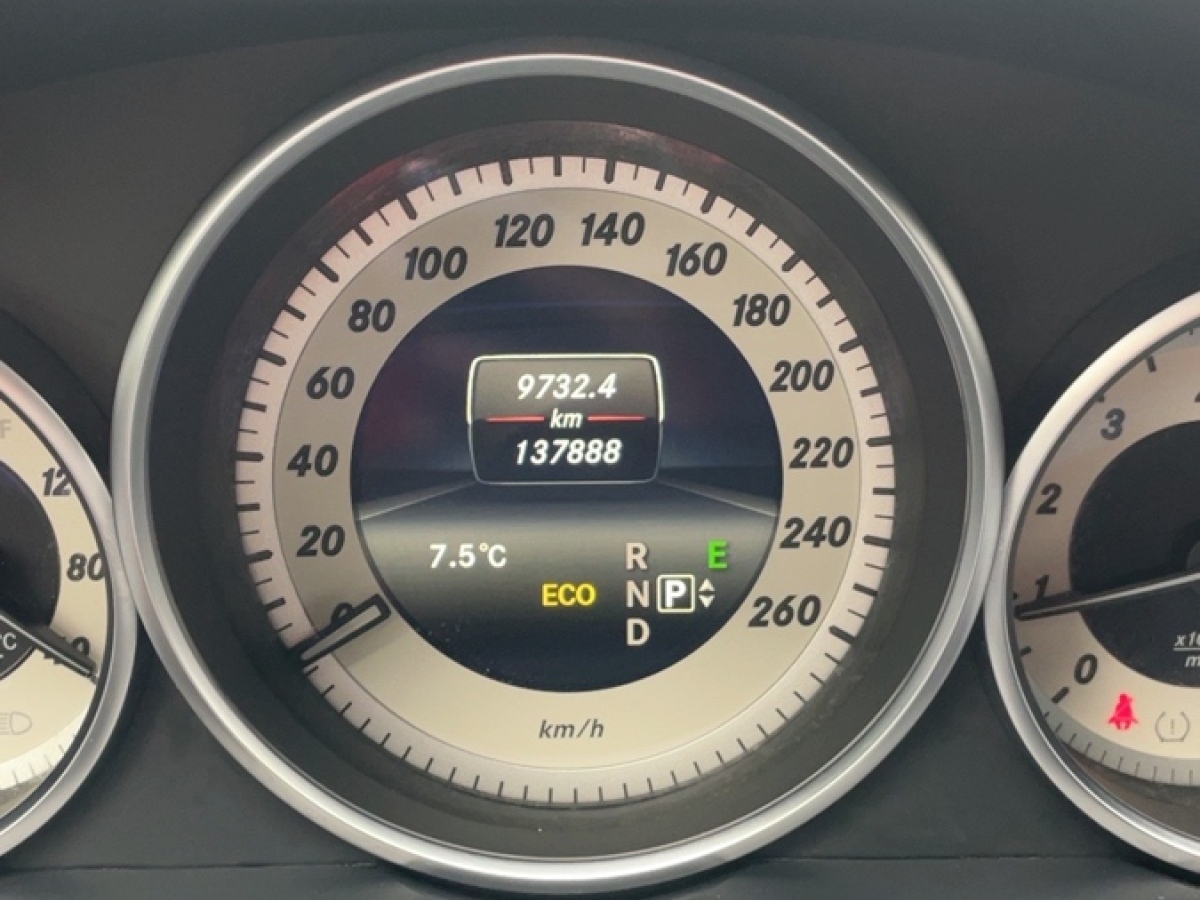 奔驰 奔驰E级  2015款 改款 E 260 L 豪华型图片