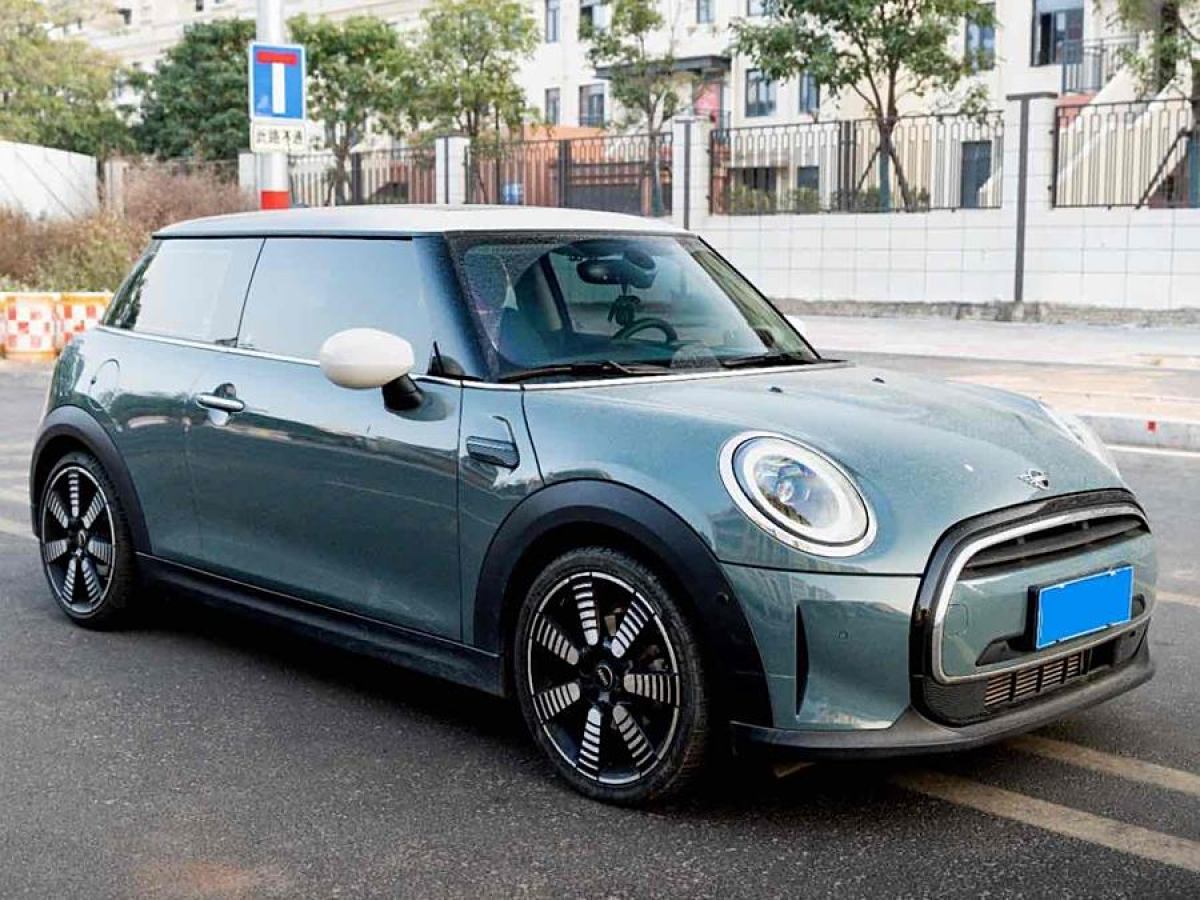 MINI MINI  2023款 改款 1.5T COOPER 藝術(shù)家圖片