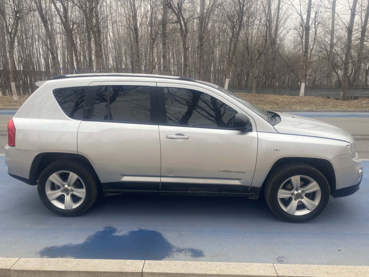 Jeep 指南者  2012款 2.0L 兩驅(qū)運動版圖片