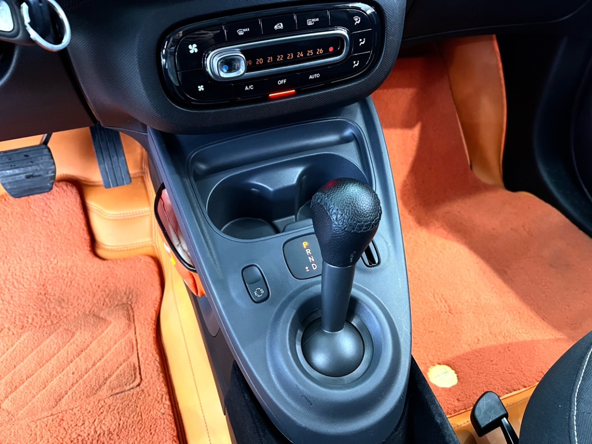 2019年10月smart fortwo  2019款 0.9T 66千瓦硬頂動擎版 國VI