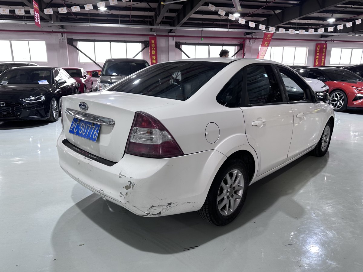 福特 ?？怂? 2012款 三廂經(jīng)典 1.8L 自動基本型圖片