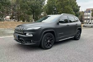 自由光 Jeep 2.0L 優(yōu)越版