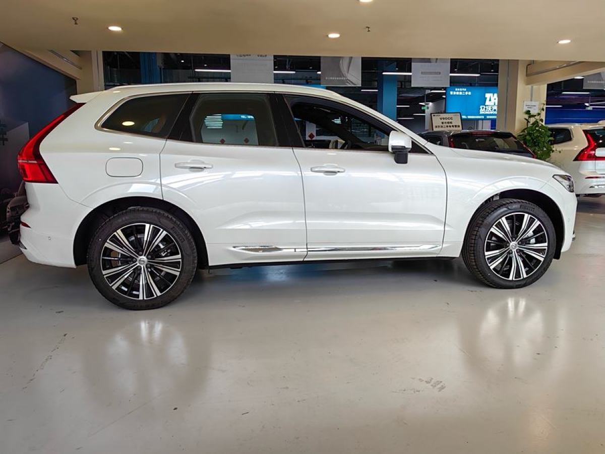 沃爾沃 XC60新能源  2025款 插電式混動(dòng) 長(zhǎng)續(xù)航四驅(qū)智遠(yuǎn)豪華版圖片