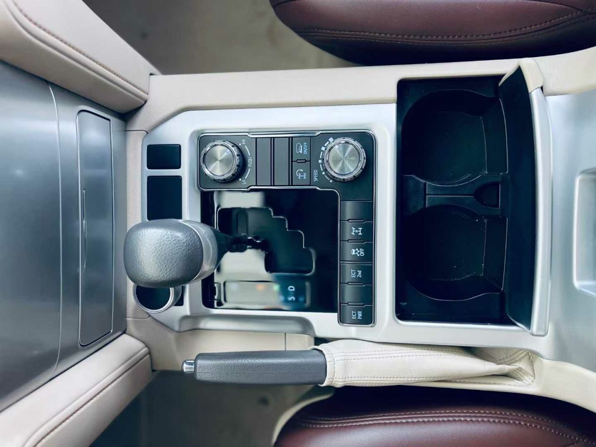 豐田 蘭德酷路澤  2018款 5.7L VX-R 12氣 底升(中東版)圖片