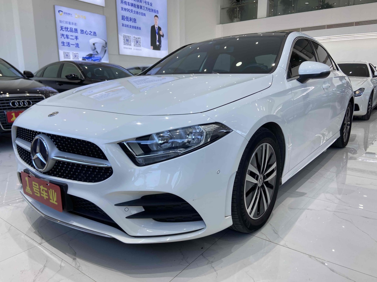 奔馳 奔馳A級  2020款 改款 A 180 L 運動轎車圖片