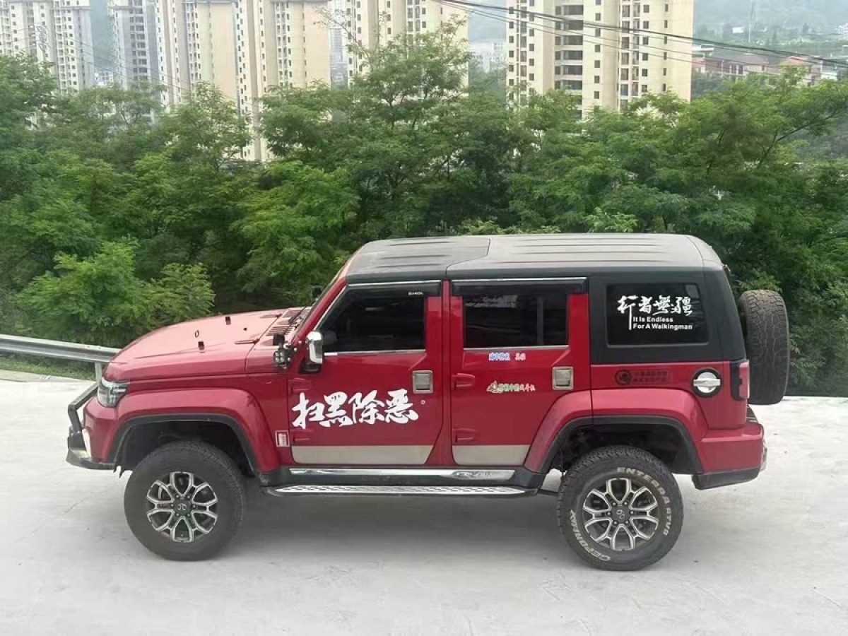 北京 BJ40  2019款  2.0T 自動四驅(qū)城市獵人版旗艦型圖片