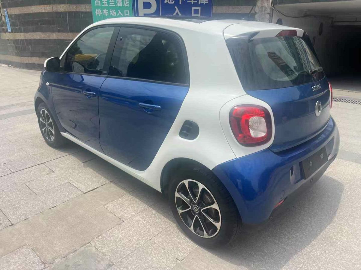 smart forfour  2017款 0.9T 66千瓦摯愛特別版圖片
