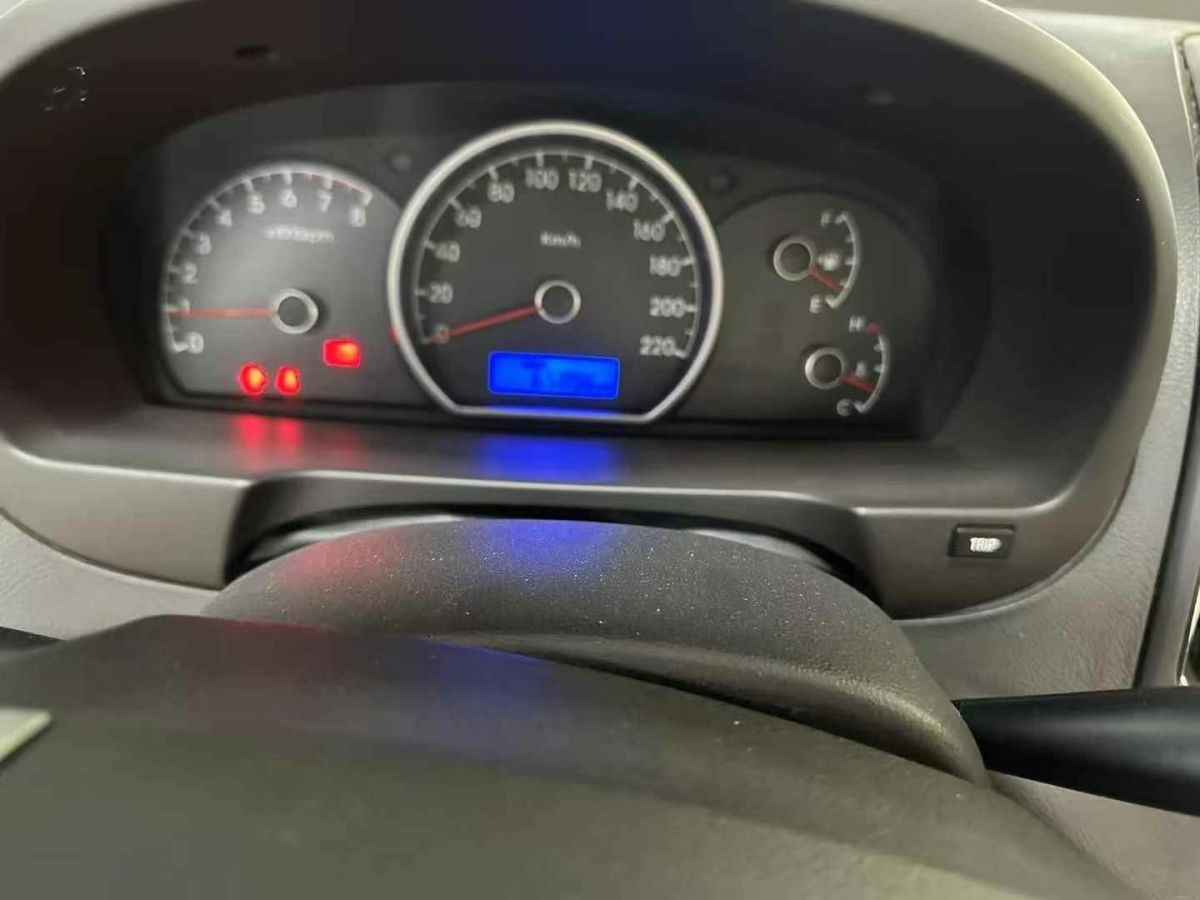 現(xiàn)代 朗動  2012款 1.6L 手動時尚型圖片