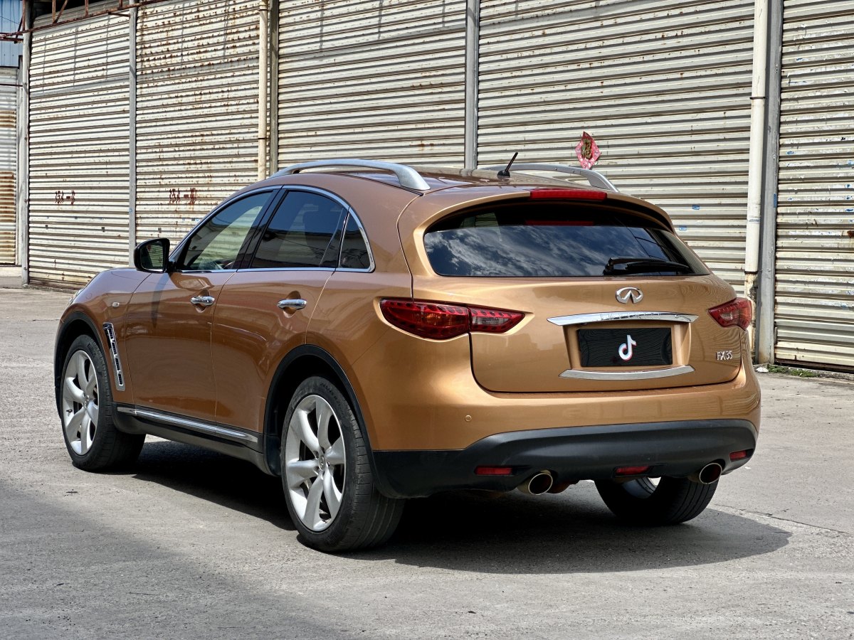 英菲尼迪 FX  2011款 FX35 標(biāo)準(zhǔn)版圖片