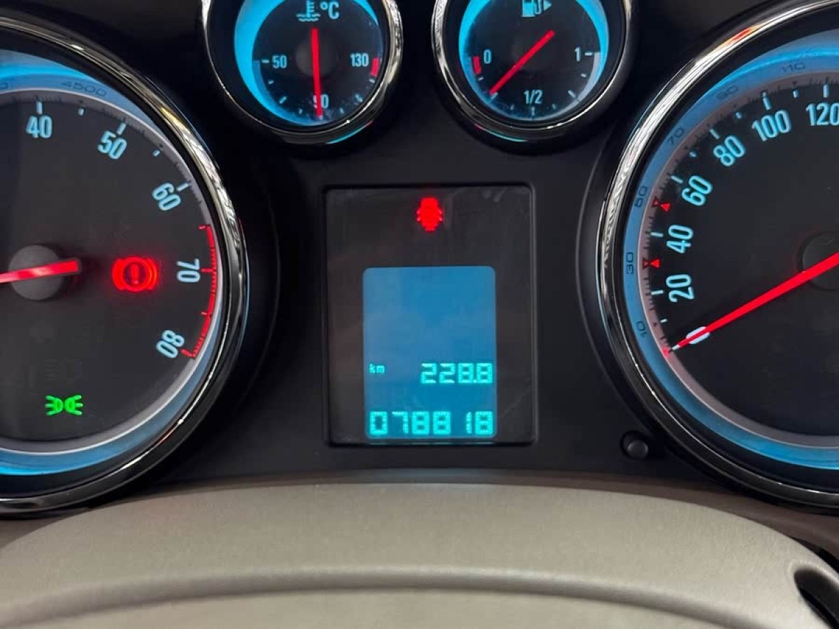 別克 英朗  2010款 GT 1.6L 手動進(jìn)取版圖片