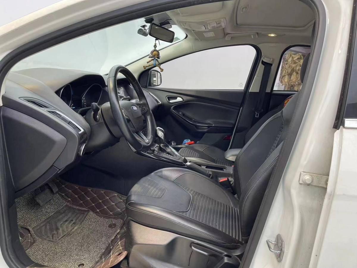 福特 福克斯  2015款 三厢 EcoBoost 125 自动超能风尚型图片