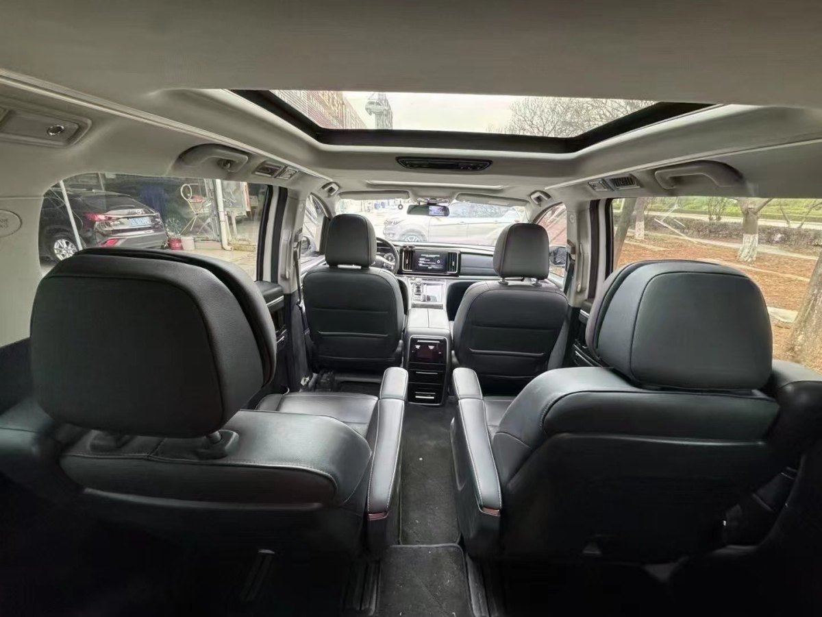 廣汽傳祺 M8  2023款 領(lǐng)秀系列 390T 尊貴版圖片