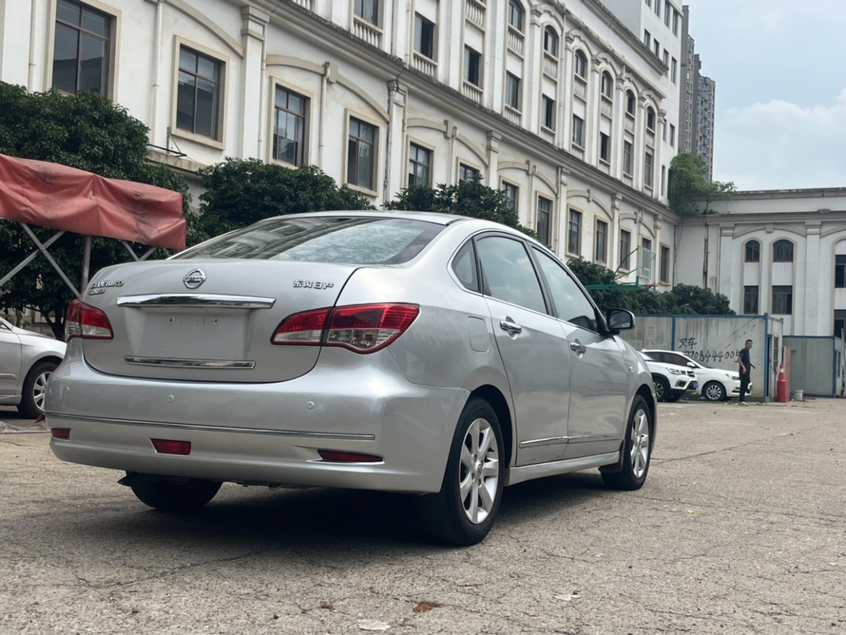 日產(chǎn) 軒逸  2009款 1.6XE 自動(dòng)舒適版圖片