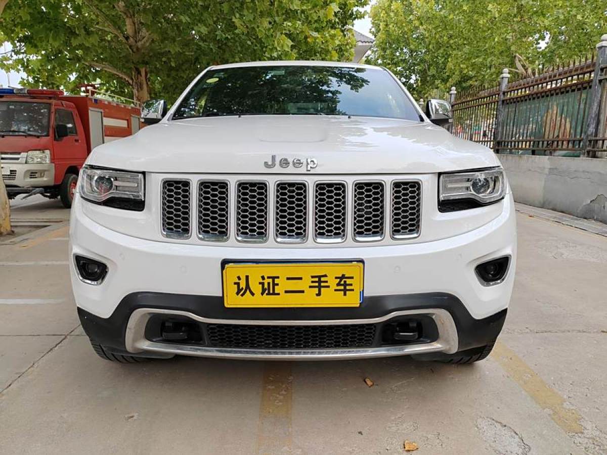 2016年9月Jeep 大切諾基  2015款 3.0L 精英導(dǎo)航版