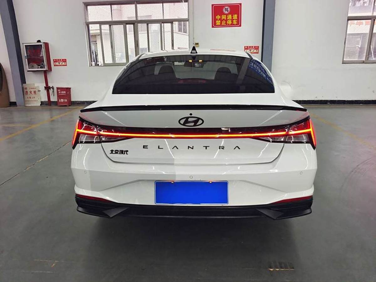 現(xiàn)代 伊蘭特  2022款 1.5L CVT 20周年紀念款圖片