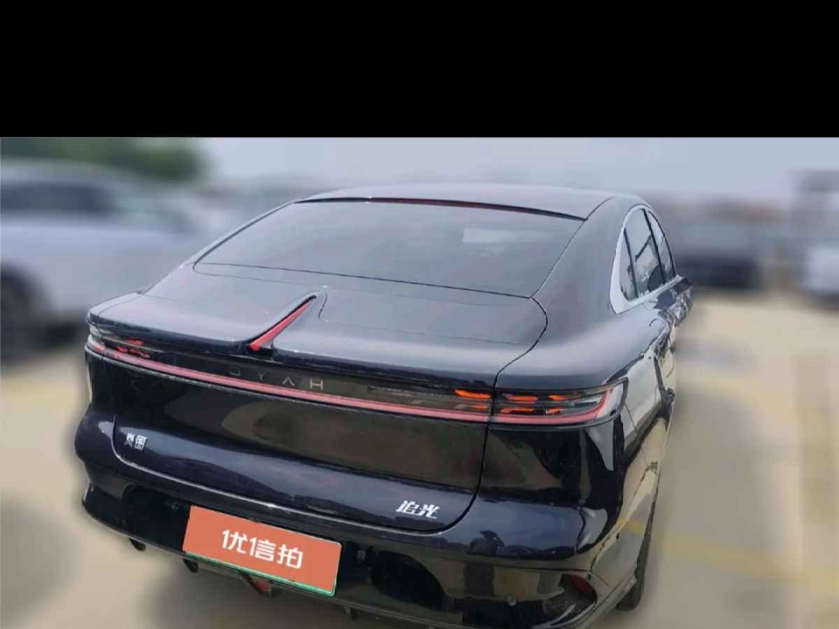 嵐圖 嵐圖追光  2024款 PHEV 四驅(qū)超長(zhǎng)續(xù)航旗艦版圖片