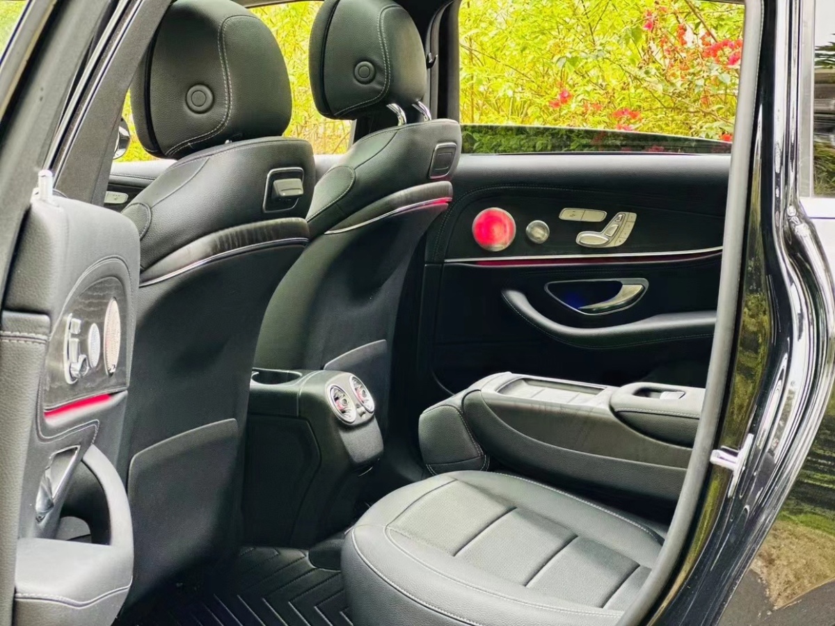 2020年4月奔驰 奔驰E级  2019款 改款 E 300 L 运动豪华型