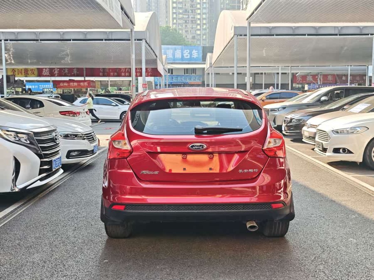 福特 ?？怂? 2012款 兩廂 1.6L 手動風(fēng)尚型圖片