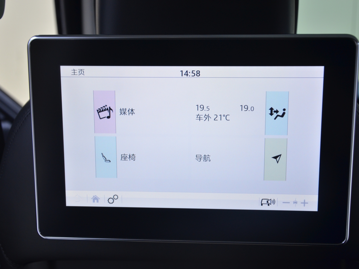 路虎 攬勝  2022款 3.0 L6 400PS 傳世加長(zhǎng)經(jīng)典版圖片
