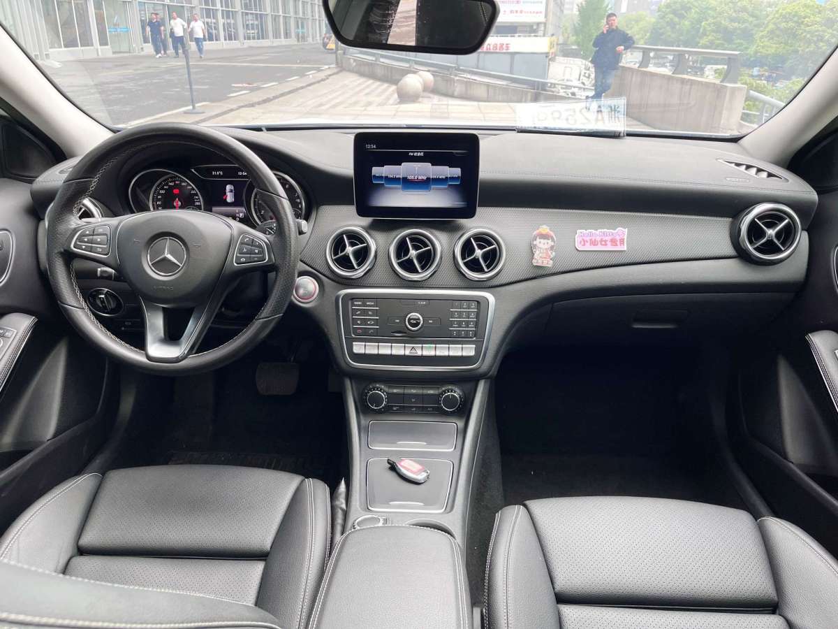 奔驰 奔驰GLA  2018款 GLA 220 4MATIC 运动型图片