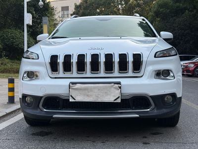 2018年7月 Jeep 自由光 2.0L 優(yōu)越版圖片