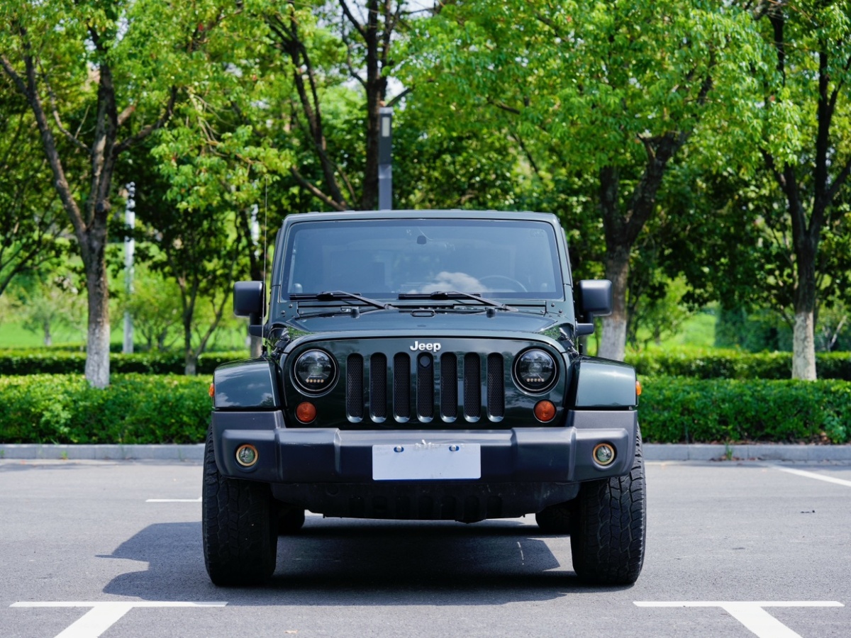 2010年09月Jeep 牧馬人  2010款 3.8L Sahara 兩門(mén)版