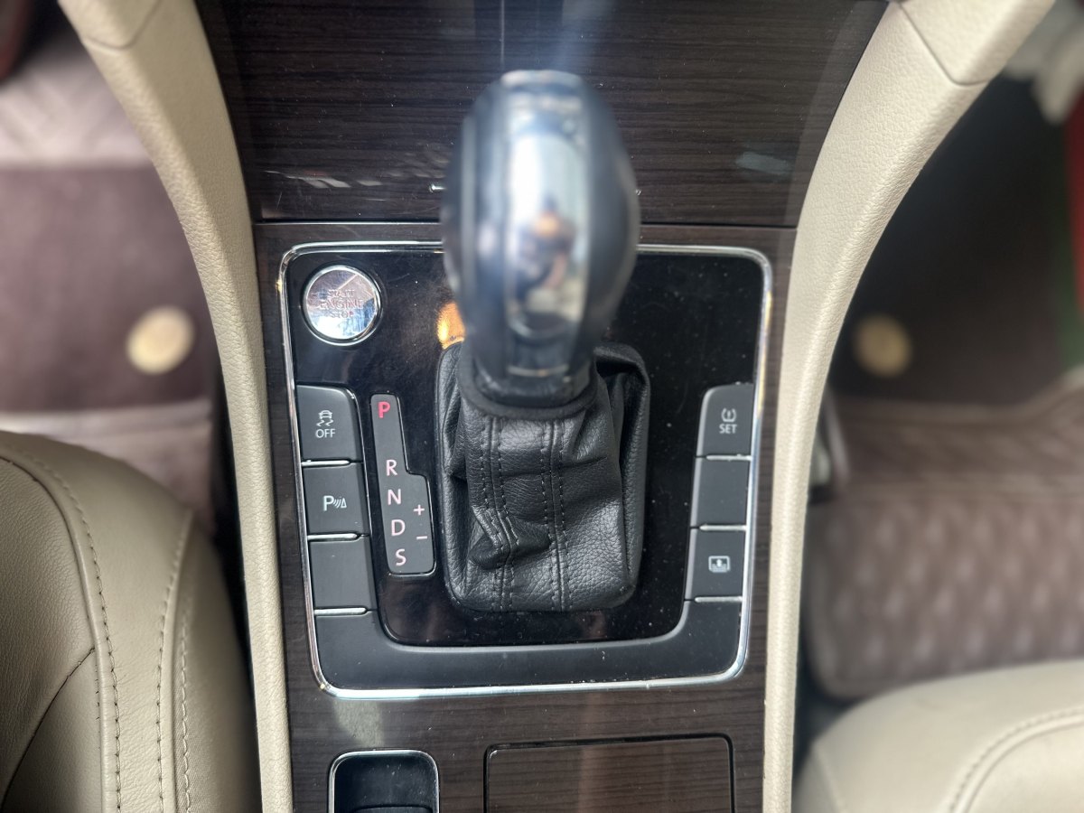 大眾 帕薩特  2014款 1.8TSI DSG御尊版圖片