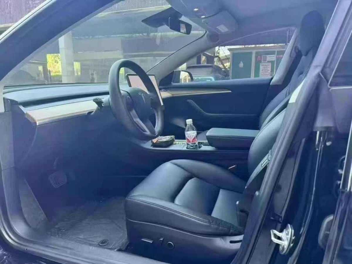 特斯拉 Model 3  2021款 改款 標(biāo)準(zhǔn)續(xù)航后驅(qū)升級(jí)版圖片