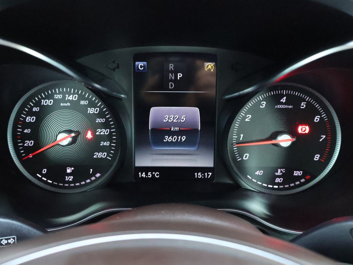 2017年9月奔驰 奔驰GLC  2017款 GLC 300 4MATIC 动感型