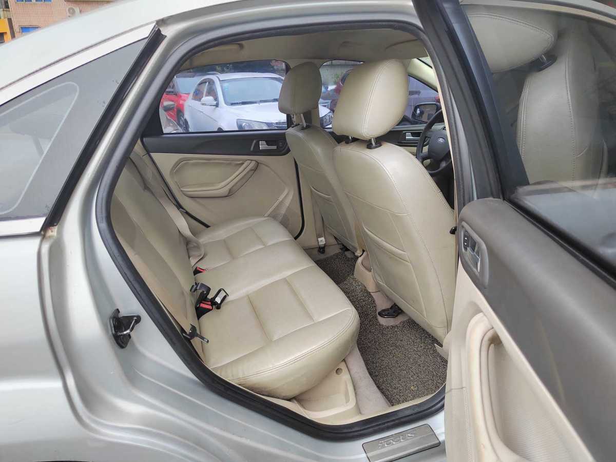 福特 福克斯  2012款 三廂經(jīng)典 1.8L 自動(dòng)基本型圖片