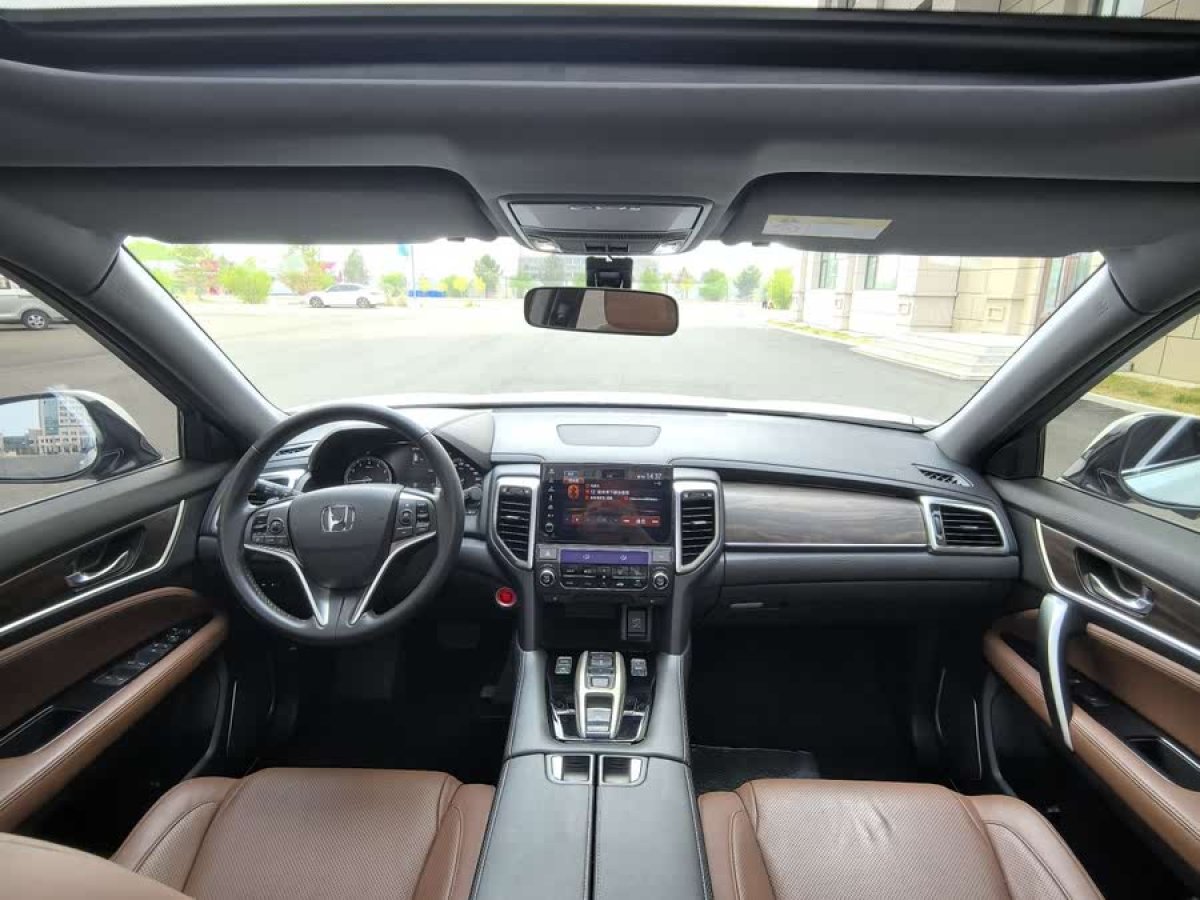 本田 UR-V  2017款 370TURBO 兩驅(qū)尊貴版圖片