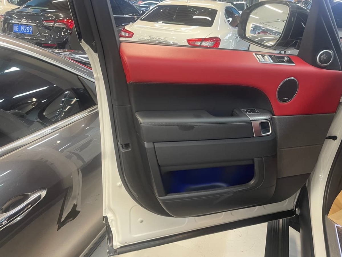 路虎 攬勝運(yùn)動版  2020款 3.0 L6 HSE DYNAMIC圖片
