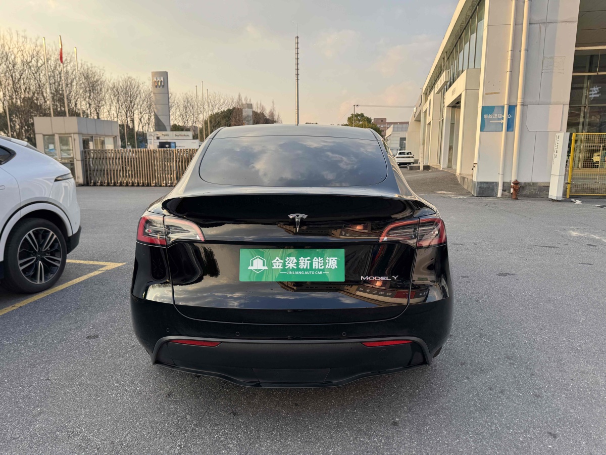 特斯拉 Model 3  2021款 改款 標(biāo)準(zhǔn)續(xù)航后驅(qū)升級版圖片