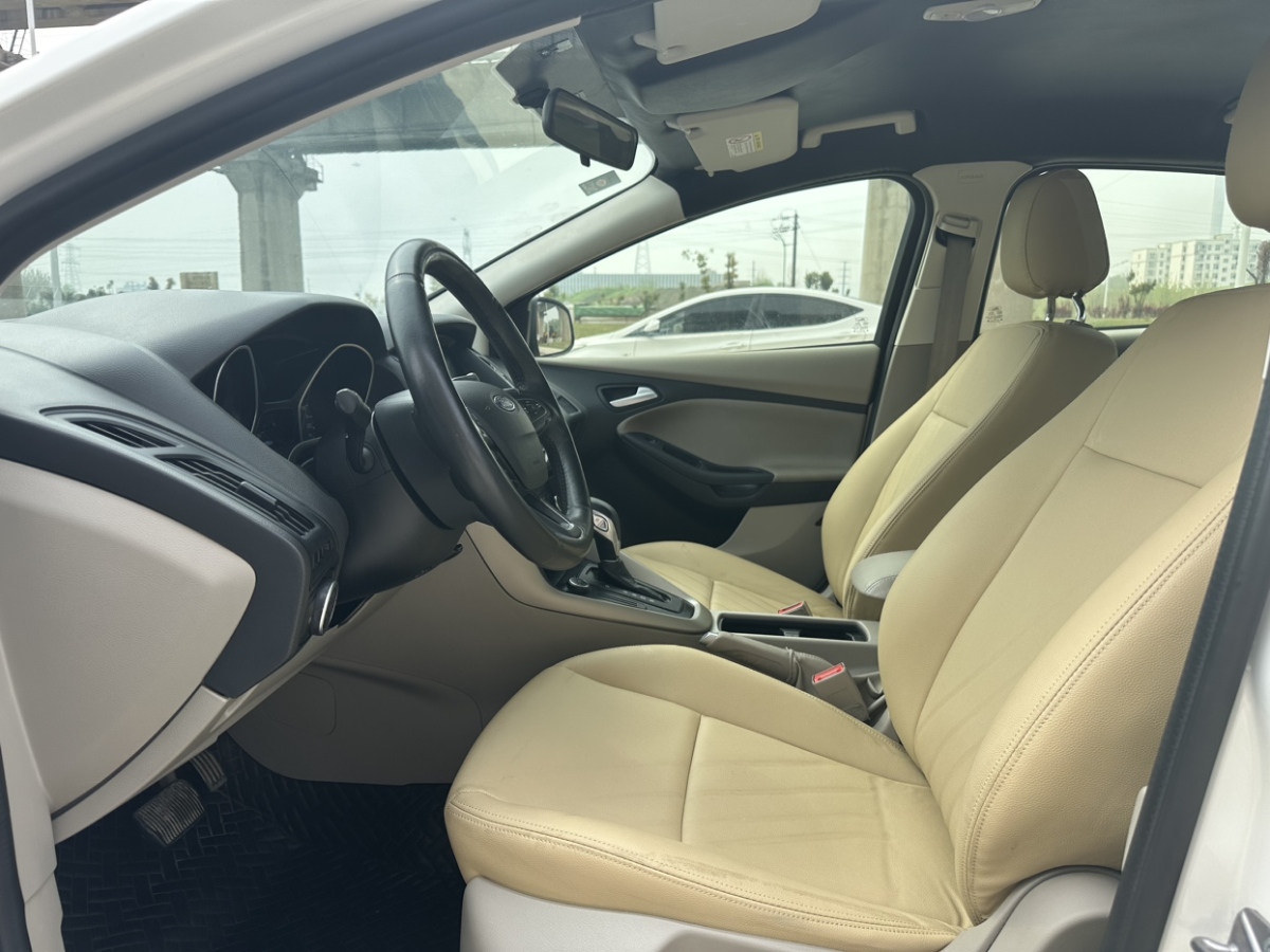 2018年6月福特 福克斯  2018款 三厢经典 1.6L 自动舒适型智行版