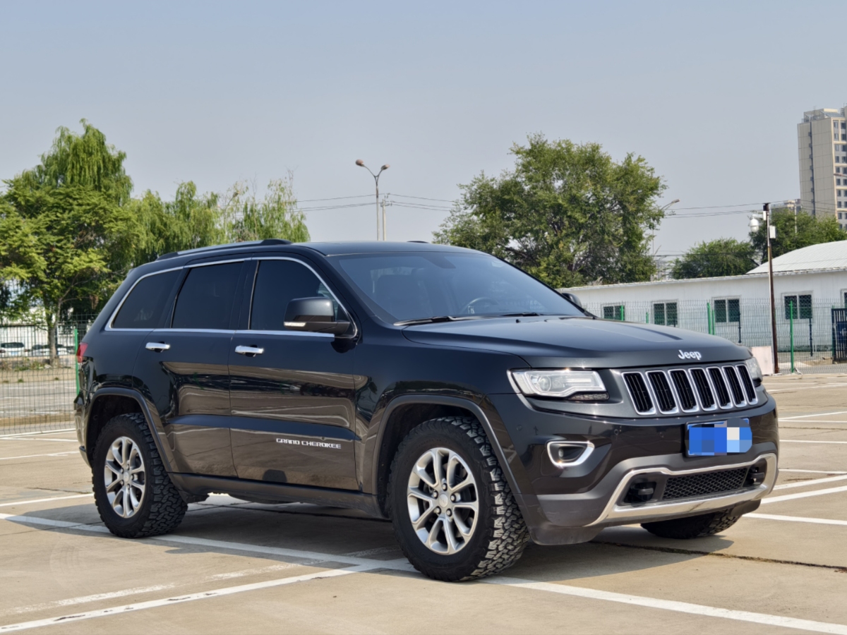 Jeep 大切諾基  2014款 3.0L 舒享導(dǎo)航版圖片