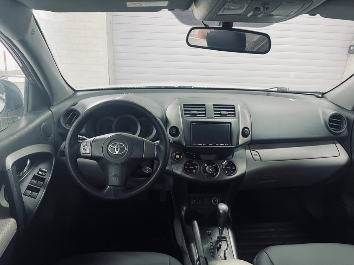 豐田 RAV4榮放  2011款 2.4L 自動四驅(qū)至臻導(dǎo)航版圖片