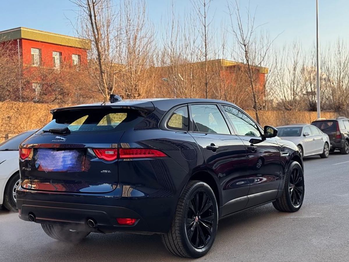 捷豹 F-PACE  2016款 2.0T 兩驅(qū)都市尊享版圖片