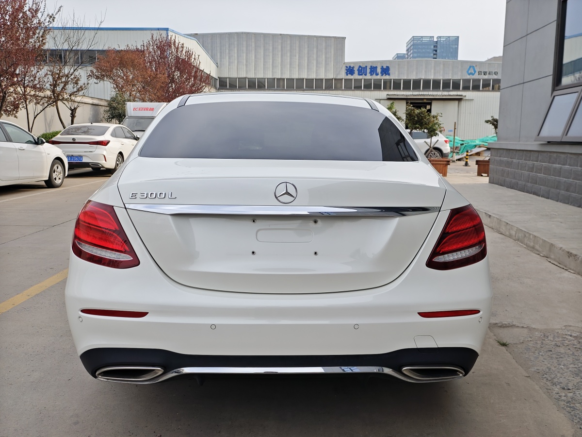 奔馳 奔馳E級(jí)  2017款 E 300 L 運(yùn)動(dòng)豪華型圖片