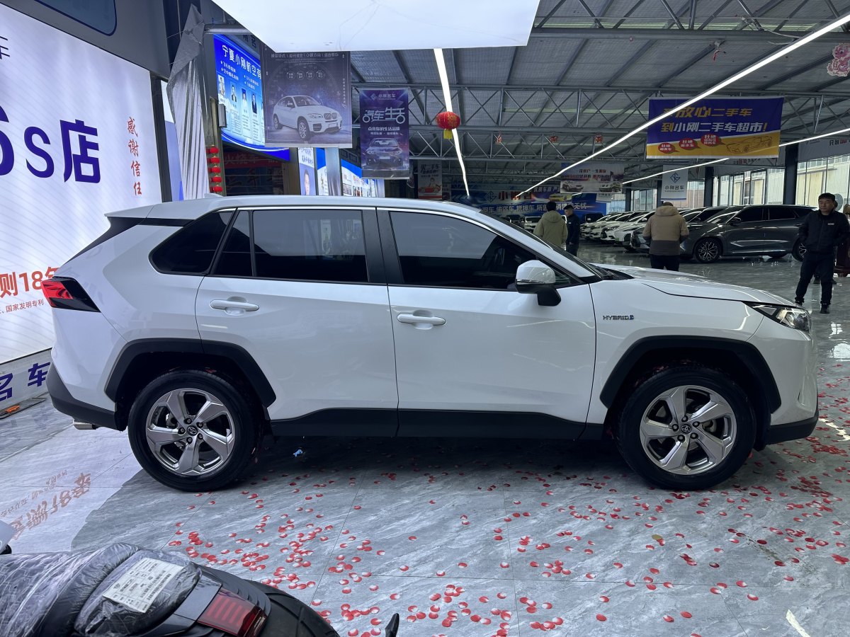 豐田 RAV4榮放  2022款 雙擎 2.5L CVT兩驅(qū)精英版圖片