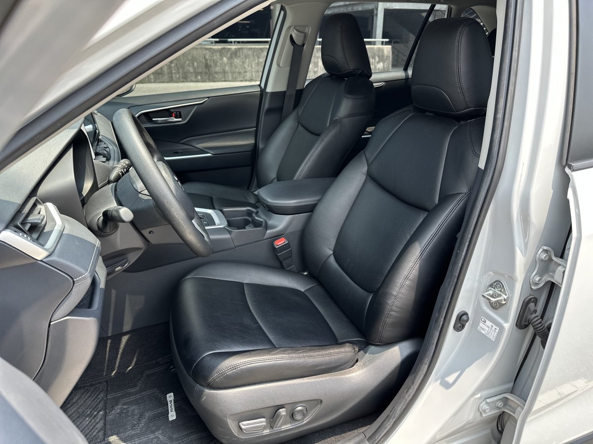豐田 RAV4榮放  2020款 雙擎  2.5L CVT兩驅(qū)精英版圖片