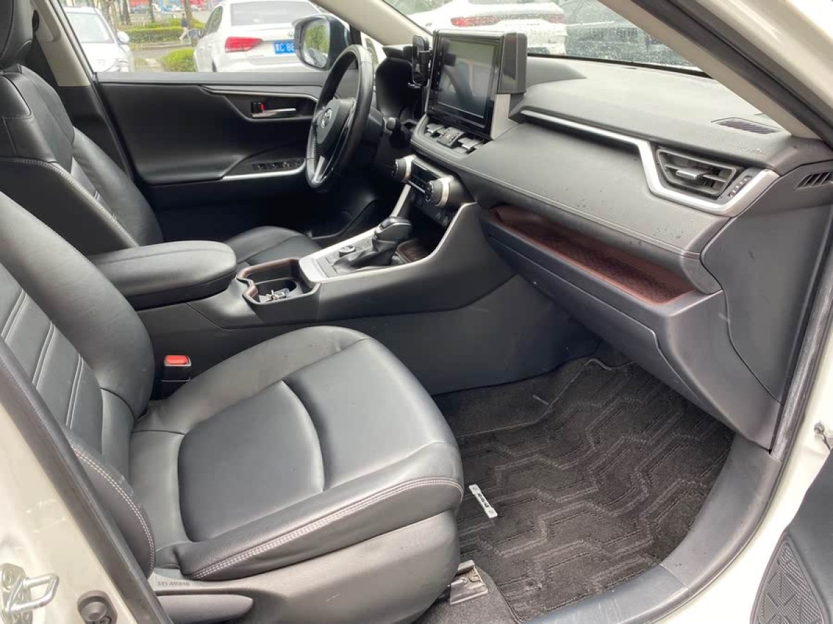 豐田 RAV4榮放  2020款 2.0L CVT四驅(qū)尊貴版圖片