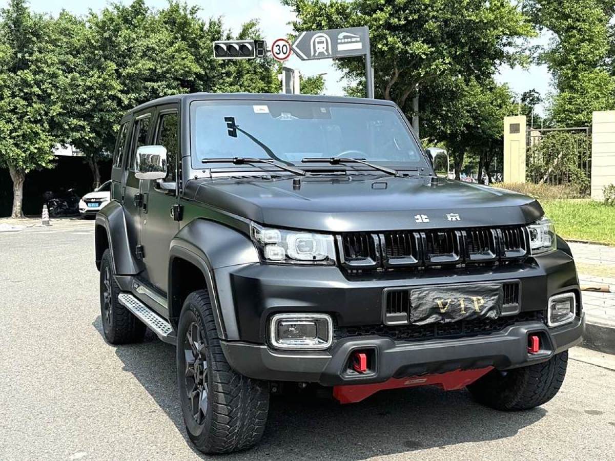 北京 BJ40  2023款 2.0T 自動(dòng)兩驅(qū)城市獵人版?zhèn)b客型圖片